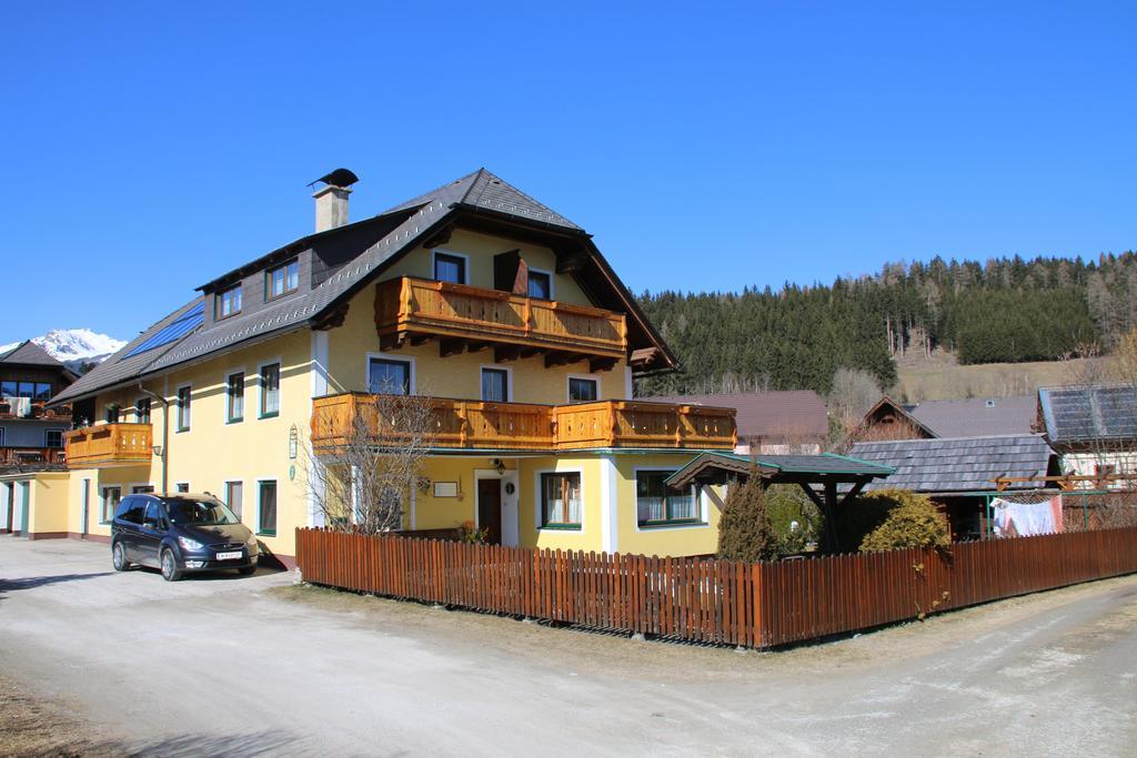 Haus Dorfer Bed & Breakfast Mariapfarr Bagian luar foto
